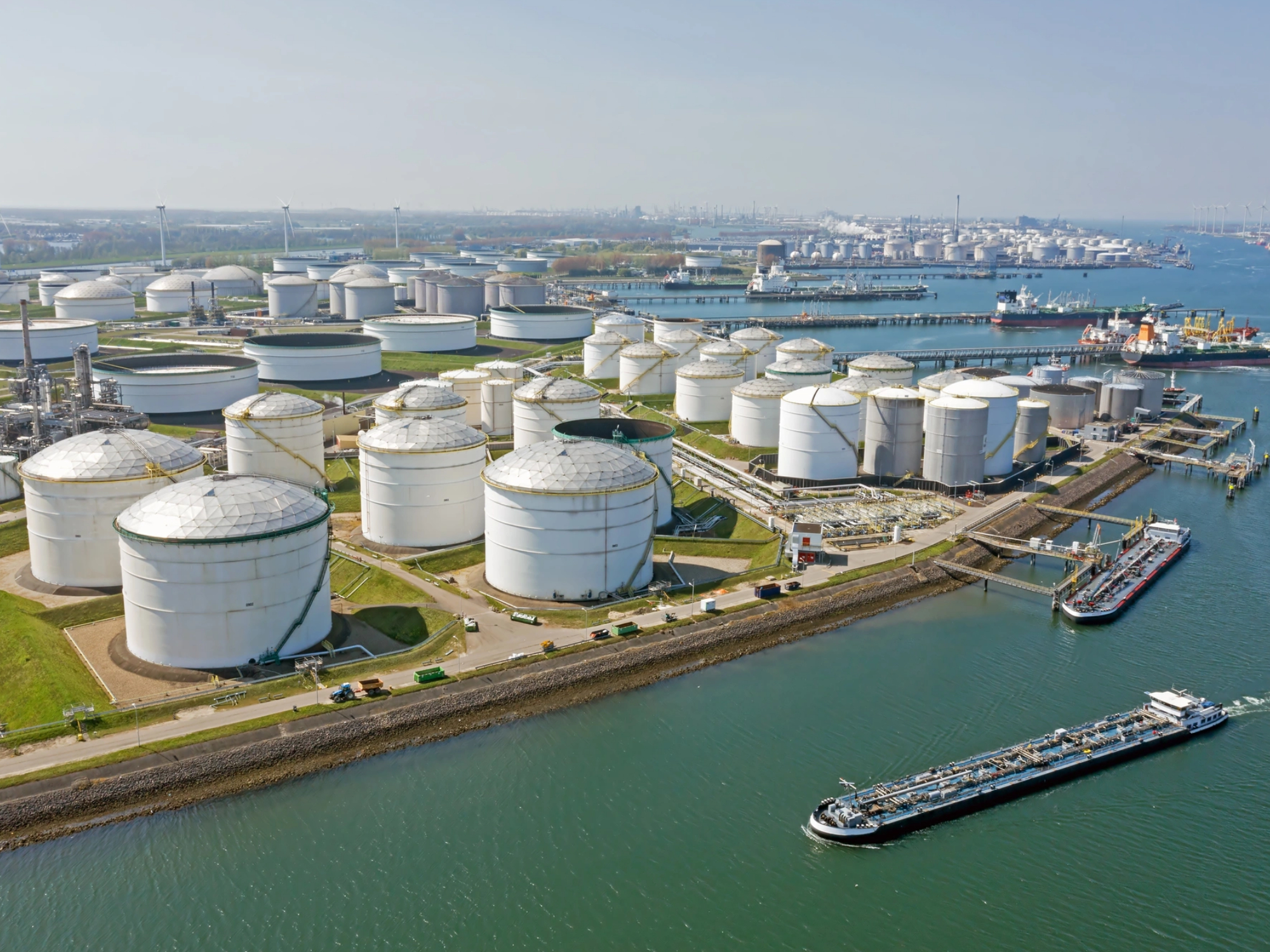 Petroleum storage terminal with oil tank farm and pipeline distribution